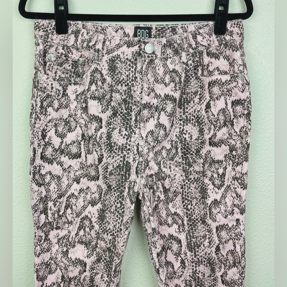 BDG Urban Outfitters Women's 30 Twig High-Rise Pink Brown Snakeskin Snake Crop - Picture 2 of 16